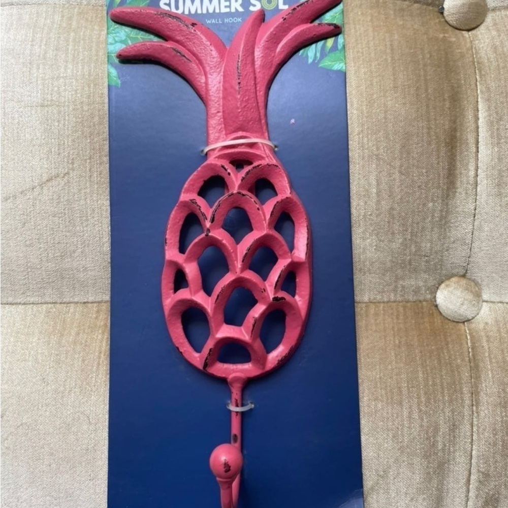 BRAND NEW SUMMER SOL PINK METAL WALL HOOK
